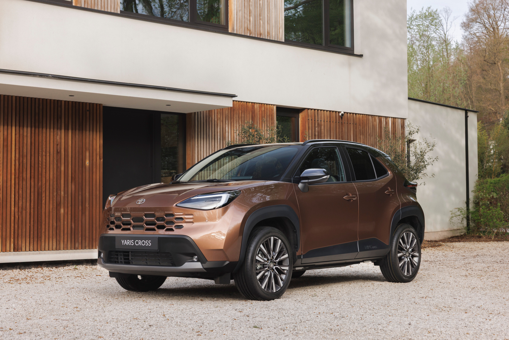 SMALL_yariscross_highgrade_preciousbronze_static-07